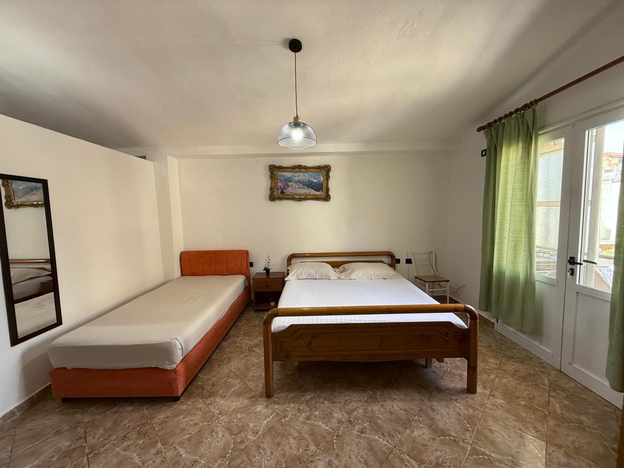 Jazoj Family Hotel Orikum Eksteriør billede