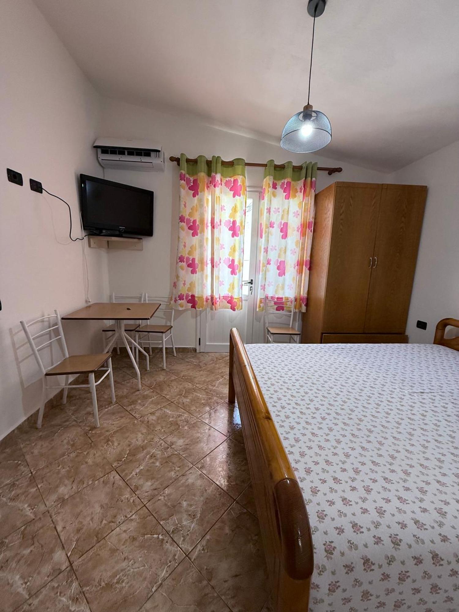 Jazoj Family Hotel Orikum Eksteriør billede